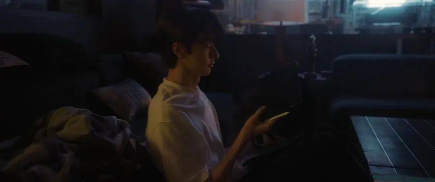 《失笑》：我的“人机”男友